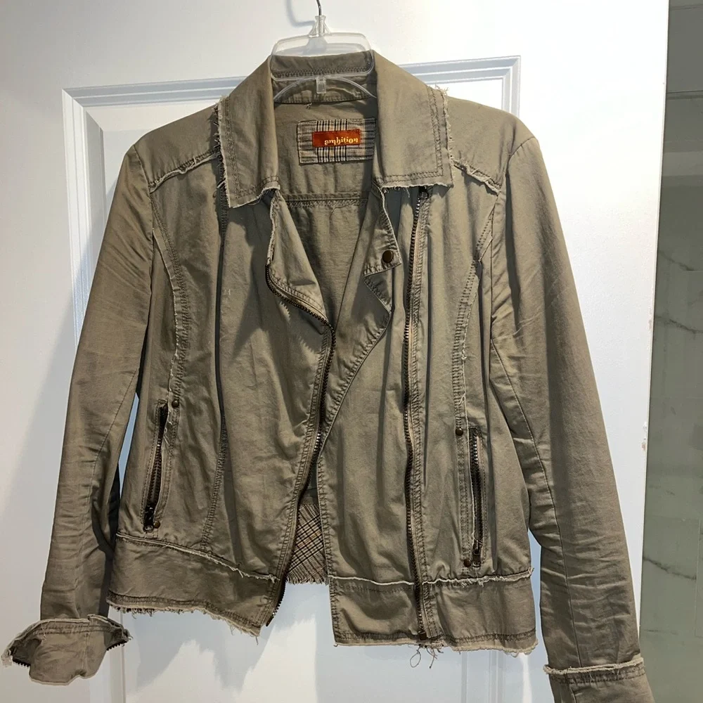 Army Green Light Jacket Spring / Fall - Picture 1 of 3